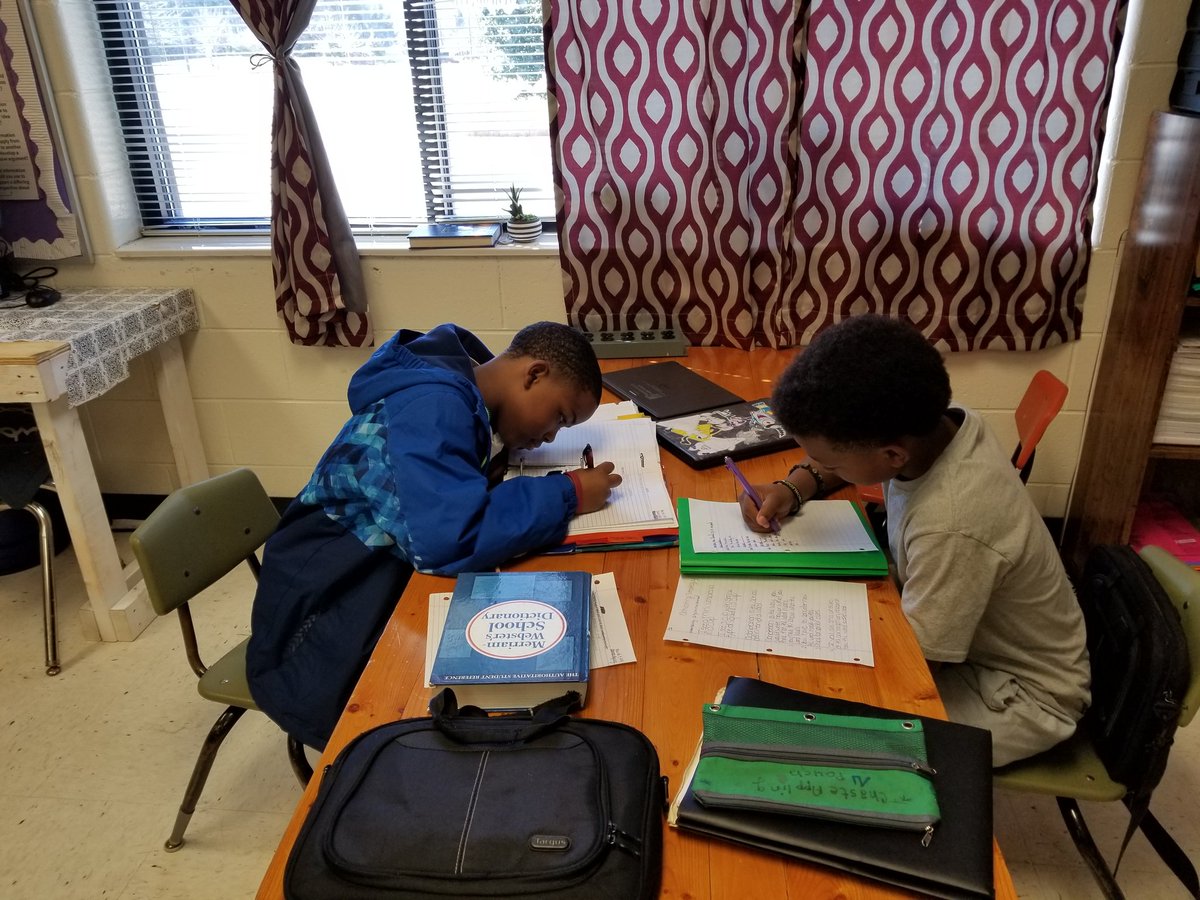 BrandySherrod's tweet photo. Students creating team names to understand detonation and connotation.#RCPSWRITES https://t.co/jQi31GhEjr