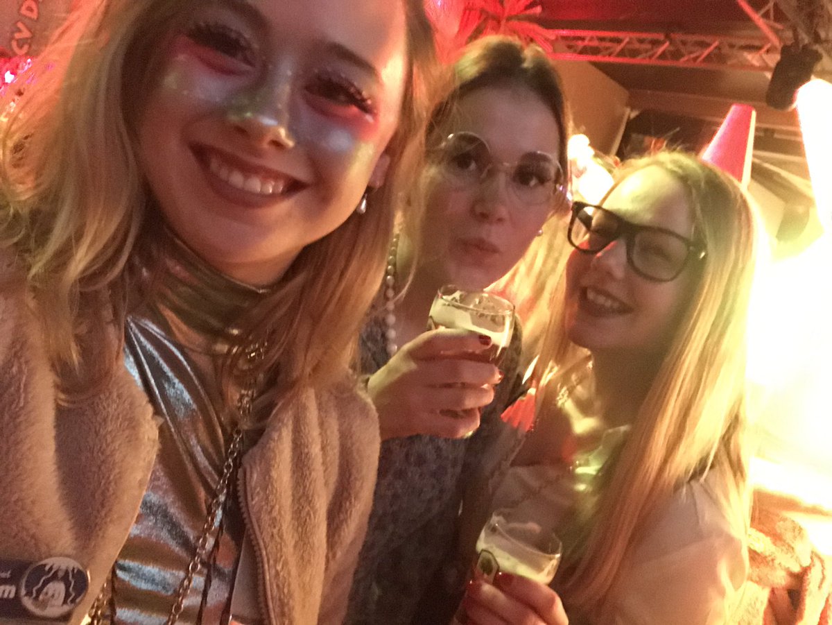 Juliette_Lensen's tweet photo. #cvdw Wiendbuule ❤️💛💚 https://t.co/T2AIYqT7Hs