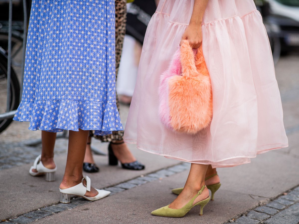 harpersbazaarES's tweet photo. Hay un tacón que está de moda y es perfecto para no destrozarte los pies 👠 https://t.co/UUqedQBd72 https://t.co/IEdpOyjGHo