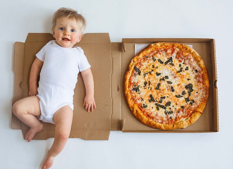 Можно ли ребенку пиццу. Фотосессия по месяцам малыша с пиццей. Детская пицца. Можно ли ребенку пиццу. Фотосессия с пиццей дети.