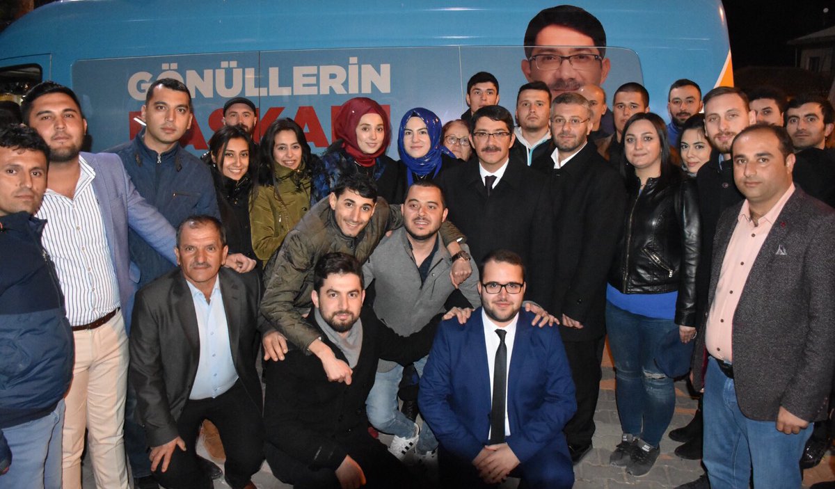 Gecenin bu saatin de kalplerinin sıcaklığıyla bizleri bağrına basan Sancaklıiğdecik Mahallemizde vatandaşlarımızla biraraya geldik. Rabbim dün olduğu gibi bugün de birlik ve beraberliğimizi daim etsin inşallah.