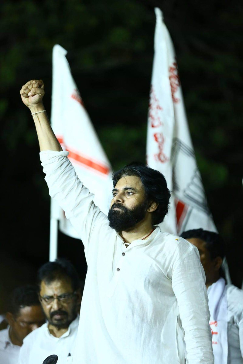 JanaSenaParty's tweet photo. ఒంగోలు బహిరంగ సభలో జనసేన అధ్యక్షులు శ్రీ ప‌వ‌న్‌ క‌ళ్యాణ్ గారు.

Full Album : https://t.co/4ItWanUu1i

 #JanaSenaPorataYatra https://t.co/mFRRCalzl2