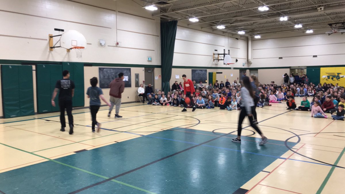 WindsorExpress's tweet photo. We had so much fun at A.V Graham public school today! Thank you to all of the students and staff for a great morning! #FullSteamAhead #RaiseTheBar 🏀🚂 https://t.co/HQDC6x0JP4