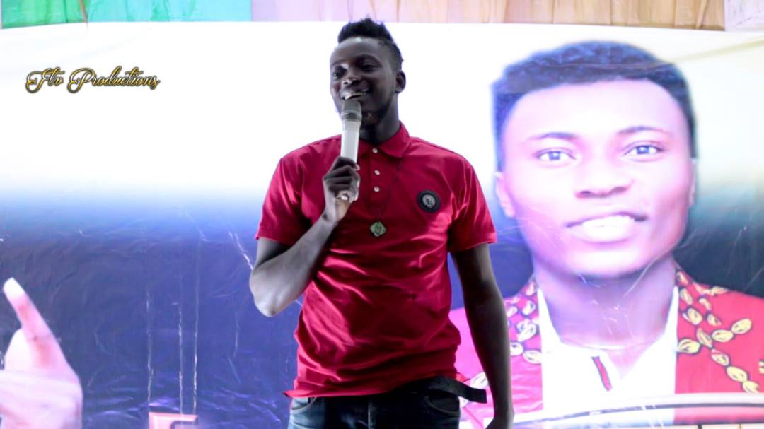 mcgt16's tweet image. Let me just use this one to start off with this twitter... 
#Sumbdys_bhadguy
#weeding_mc
#stagework.. 
GT's 🏡