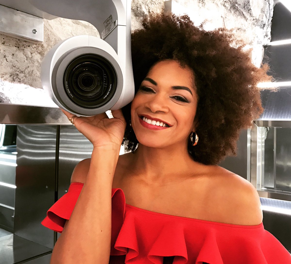 arisacox's tweet photo. HAPPY PREMIERE WEEK FAM #BBCAN7 @BigBrotherCA https://t.co/BqdPa3pyDt