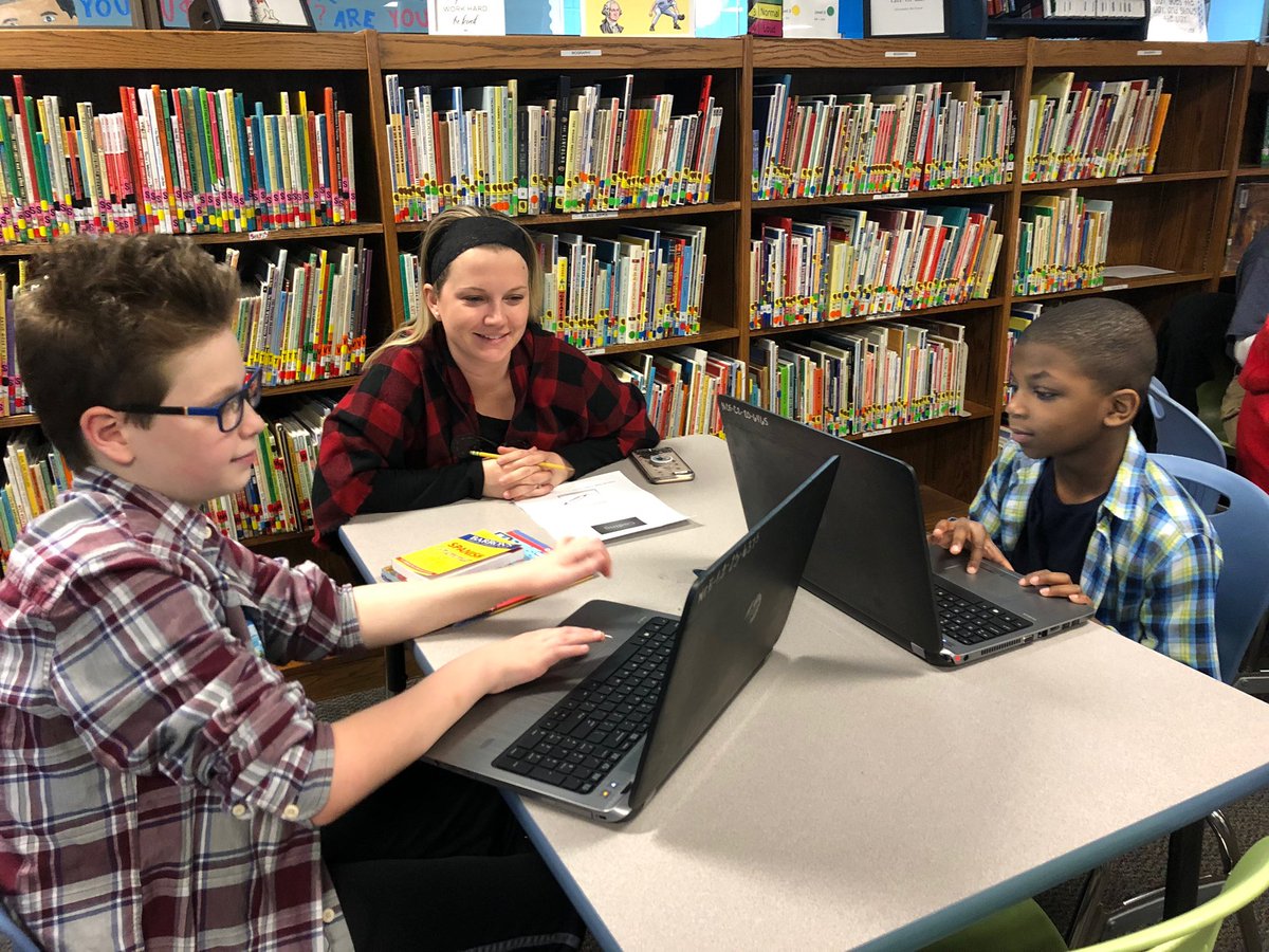 AthensCitySch's tweet photo. Ms. Farley's 4th Grade RTI group shared https://t.co/713dGNfGEs with parents and teachers during their Community Coding Class! #Code4TN https://t.co/sBYL9WJ0r7