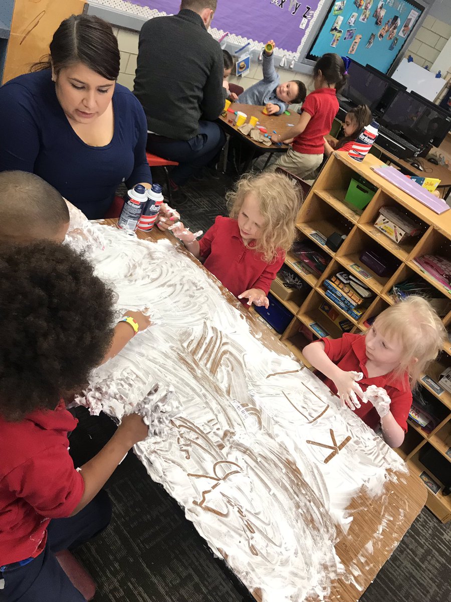 HaysSTEAMshines's tweet photo. PreK Parent Hour in @ChristinaRang12 class! Thank you parents! #ECISDAppreciation https://t.co/Ua5hJwJ3ym