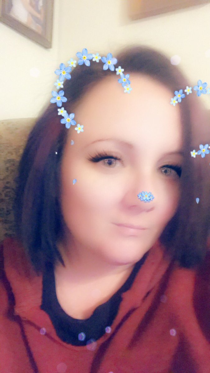 I see the world through broken glass🖤 (roses_die_too) Twitter