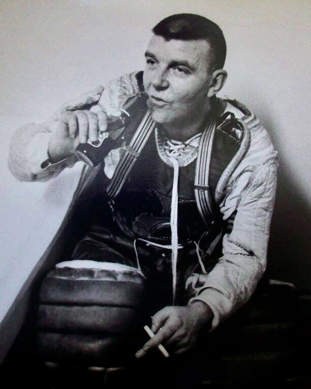 Short guy in a cap (Bombad_General) Twitter