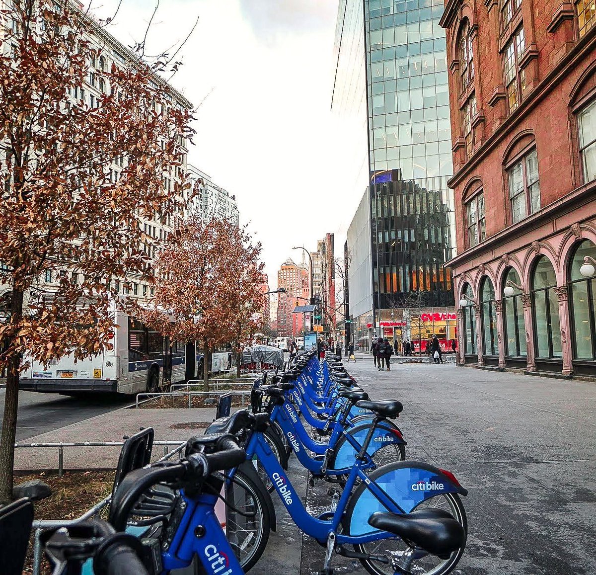 EHSNYC's tweet photo. Cooper Square is the hub of The Lower East Side, steps from #ehsCooper Learn more about this residence: https://t.co/UlofFzJzOp https://t.co/NQmNxy11St