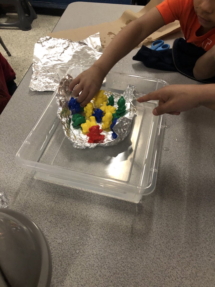 Elem_InnovaSHAN's tweet photo. #kindergarten Ss reviewed their #sinkandfloat findings from@last week and worked to design a boat that would float and hold the most teddy bears! What shapes worked best? How do you keep the water OUT? @Henrico_Steam #idreamofsteaming #STEAM #handson #hlp https://t.co/G9whBB5Of7
