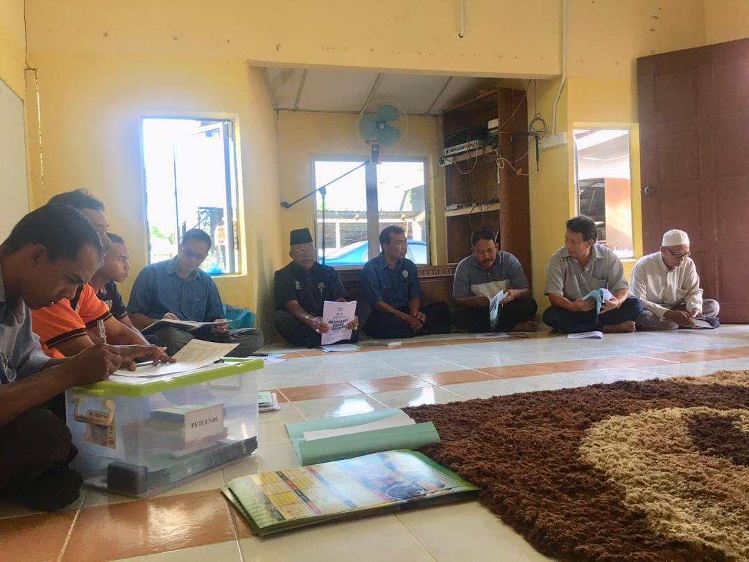 CUPMADA's tweet photo. Pemantauan dan Penyeliaan Mesyuarat Agung Unit kelonchor PPK I II kuala sungai
#madamebeles #CUPMADA
#TeamBPIP
#PPKBerjayaPeladangSejantera https://t.co/aH73xEFsQH