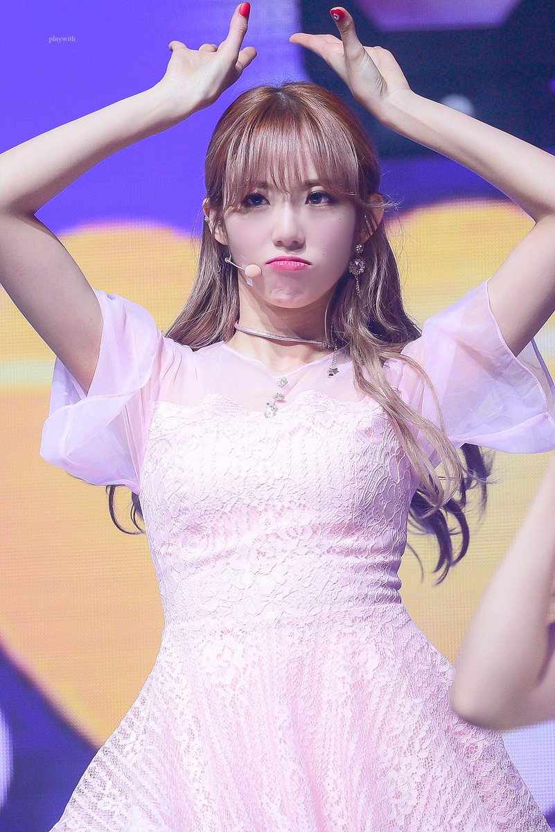 ludaspics's tweet photo. the duality of luda: 0-100 real quick https://t.co/s2HZHG8aGR