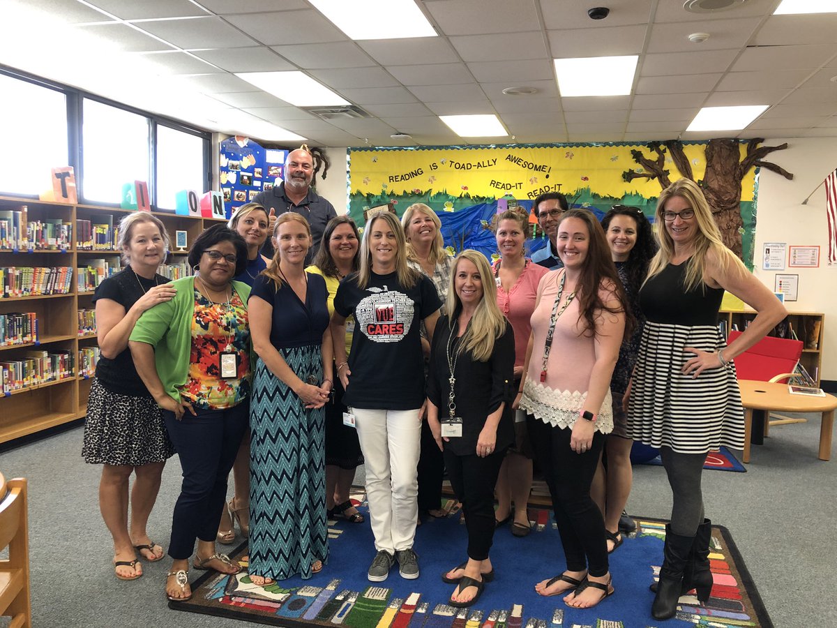 kdg4_Life's tweet photo. Ormond Beach Elementary teachers want you to help get the message out to our Legislatures “Support Public Schools”At the ❤️ of every Teacher is our Students-We Care for Our Profession &amp; Our  Kids #RU4Ed  @FloridaEA  #FundOurFutureFL @VUEUnion #FundOurPublicSchools
@volusiaschools https://t.co/959ISqyWY3