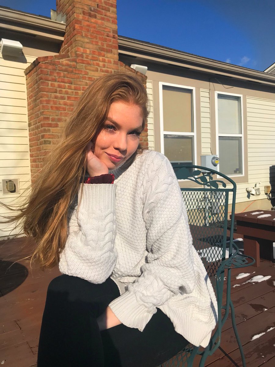 alaska_dunlop's tweet photo. sweet sixteen 💋 https://t.co/MfPl1ex9Zk
