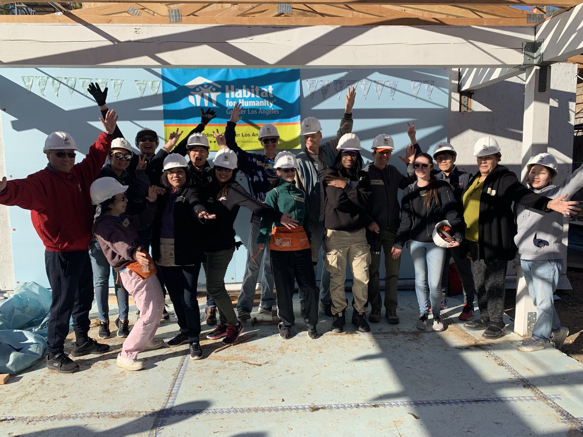 HabitatLA's tweet photo. So great to have volunteers from Presbytery of the Pacific back out building with us recently. Thank you for your ongoing support! #BuildingInFaith #TeamWorkMakesTheDreamWork #LookHowCloseWeAre #CulverCity #Affordable #Housing #BuildLA https://t.co/5PiJ10ILza