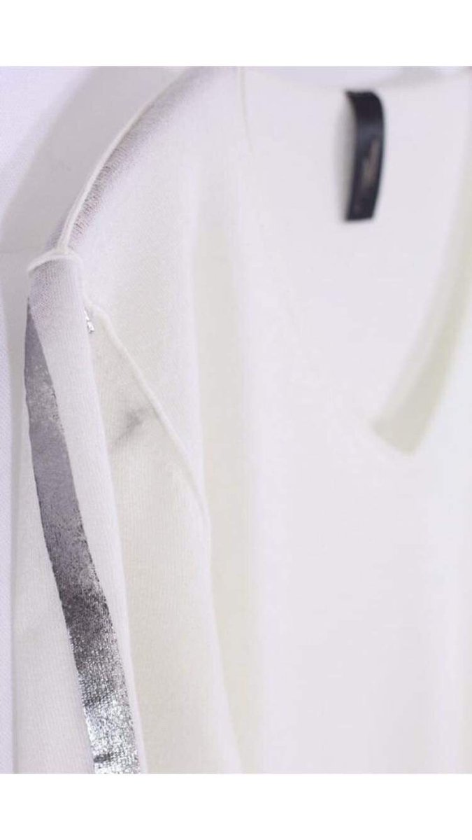 team_amapure's tweet photo. Nouveau chez https://t.co/xMGhGwkLvW avec les pulls en cachemire ultra légers qui habillent et subliment la silhouette pour hommes et femmes https://t.co/yl5hwuZh8A