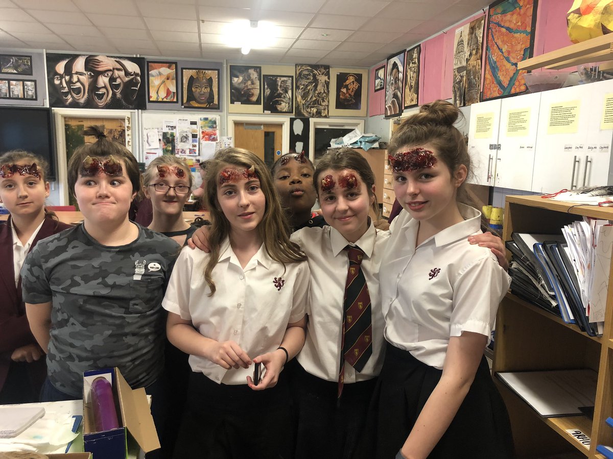 RAAArt2's tweet photo. Some fun horn making tonight in the horror club @RAASchoolGatton  the more gore the more fun 😈 #blood https://t.co/jsXkhG9Sph