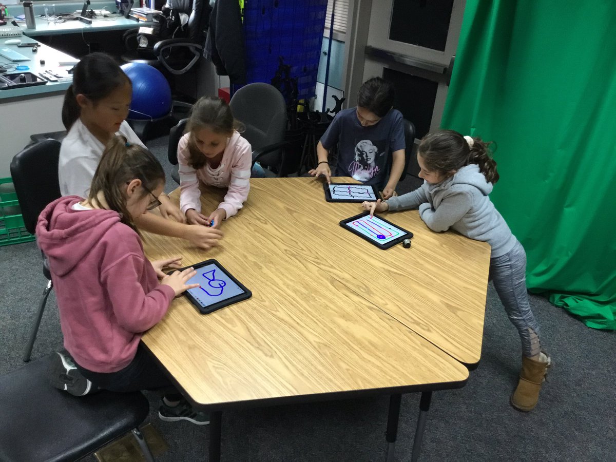 CoachC_AFPE's tweet photo. With the iOS app, any place is a good place to learn with @Ozobot ! #DMUSD @AF_Eagles #AF_STEAM https://t.co/xV5Cz26Uwh