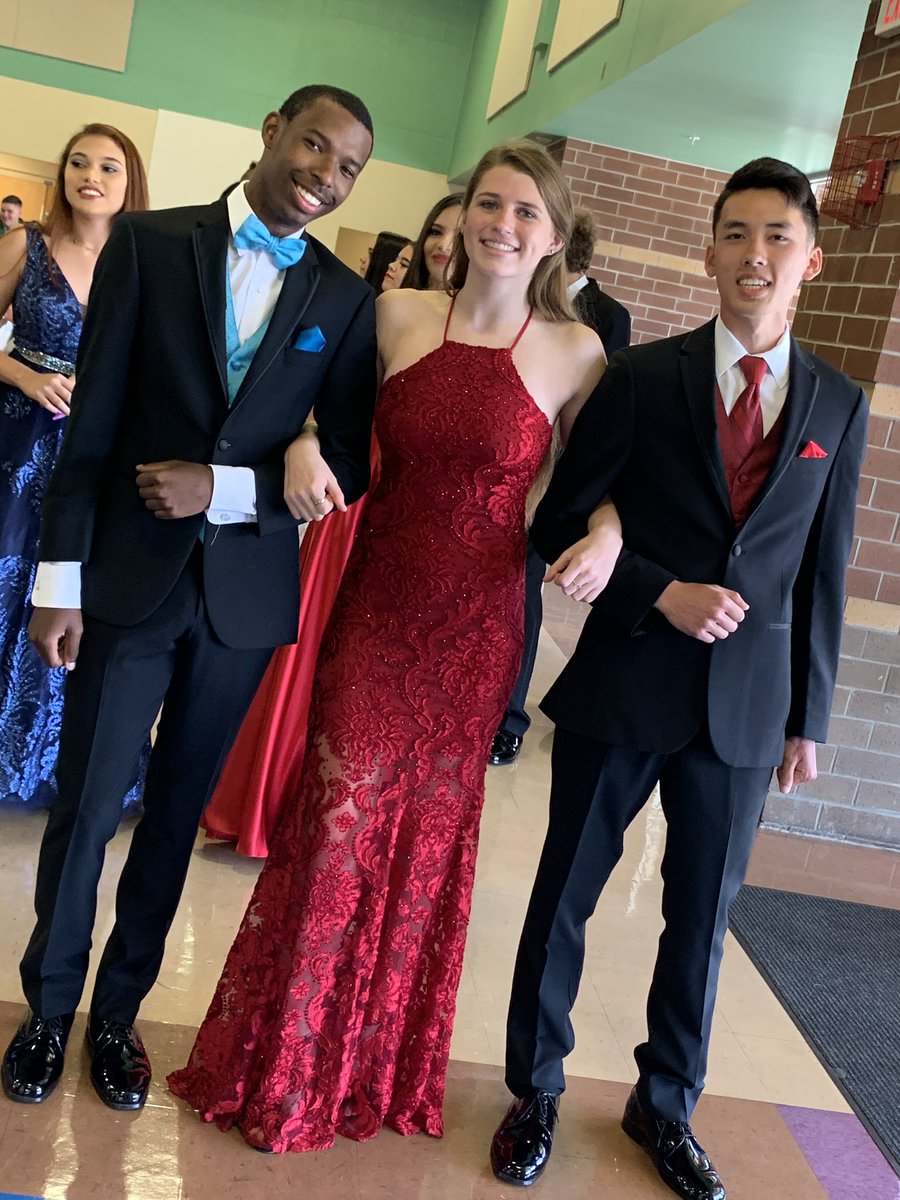 OHSProm20's tweet photo. #OHSProm19 #OHSPromFashionShow19 https://t.co/exZRTEU48t
