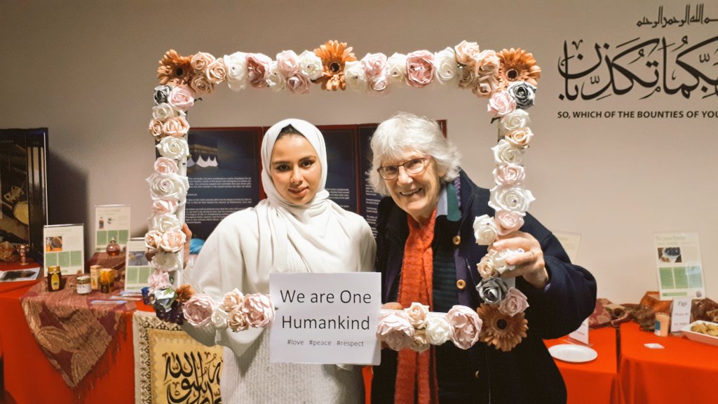 oldham_ukeff's tweet photo. Been great to meet and greet our lovely visitors #visitmymosqueday #love #Respect #unity #teamukeff #OldhamHour https://t.co/WWQOzsCyWX