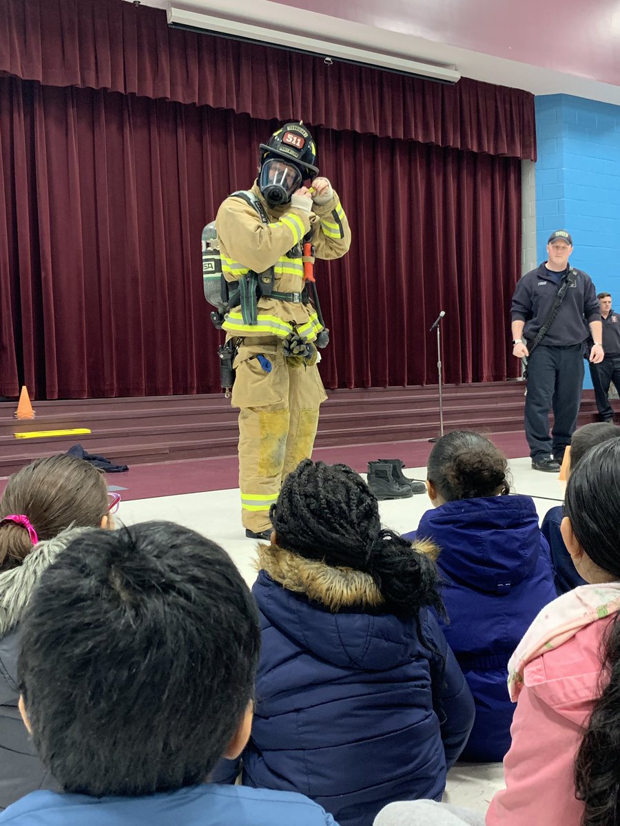 MrsKilburn4th's tweet photo. Thank you #local2598 for the wonderful lesson on fire safety #stopdropandroll. My second graders enjoyed the tour of your trucks and getting their own helmet! @PWCFireRescue 👨🏼🚒👩🏼🚒 https://t.co/pPaPbLFTMR