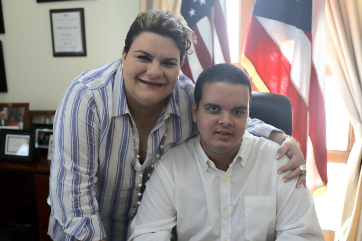 Jenniffer's tweet photo. Gian Luis es un joven que me robó el corazón, valiente, de alma noble, con energía, que ante las necesidades que pueda tener le da una gran sonrisa a la vida. Todo un campeón sobreviviente de cáncer. Mucha Salud!! https://t.co/J1Fq6Ld9pw