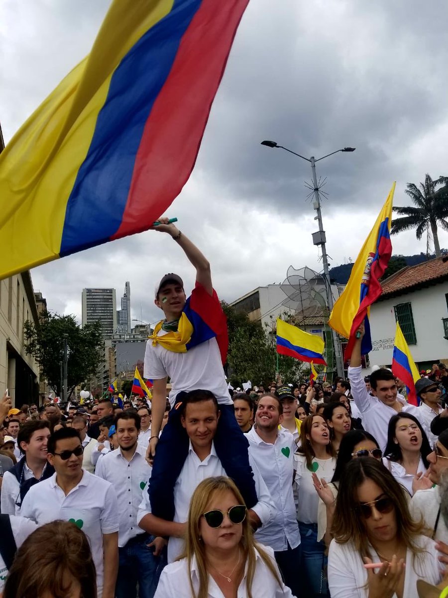 Davidcandamiles's tweet image. Los jóvenes nos estamos #empoderando para luchar y servirle a un país en busca de una renovación política; demostremos que juntos podemos tomar decisiones para una mejor localidad, ciudad y país .
#BogotáEsJuventudCD @CeDemocratico