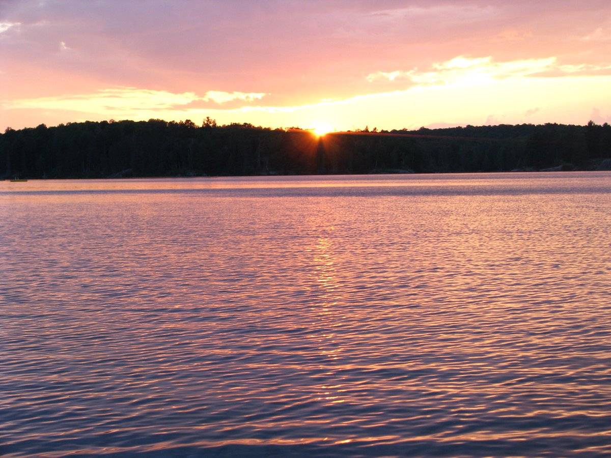 FalconsLairR's tweet photo. Happy March!! One step closer to summer (if this snow ever goes away...) 🥶 #sunset #northernontario #cottagelife #portloring #Throwback #readyforspring #vacationrental #vactionincanada #explorersedge #ExploreCanada https://t.co/6fa8MNW5Av