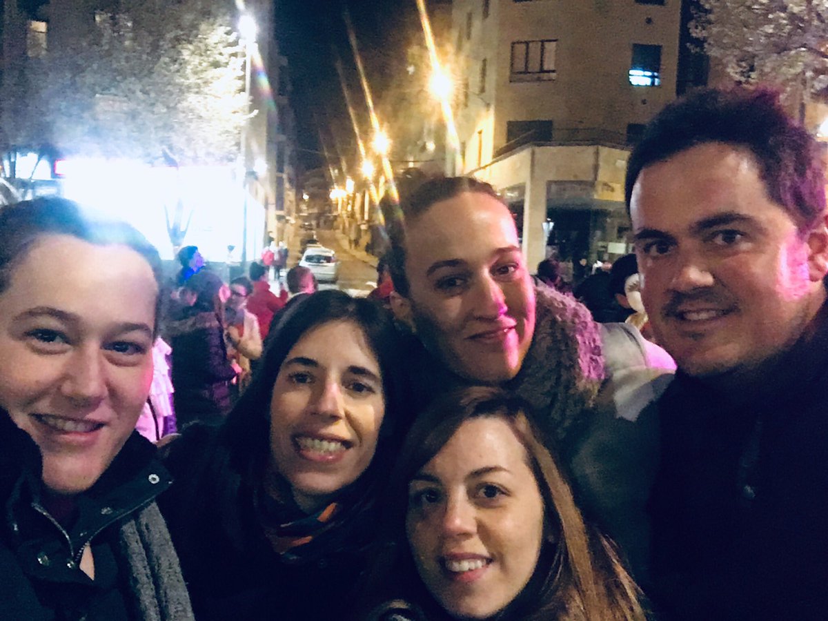 mycharmschool's tweet photo. Y ojalá que año tras año el #Carnaval de @BarrioOesteZOES siga creciendo para que se convierta en tradición -algo que cada vez se abandona más - en #Salamanca. Solo depende de nosotros: ¡hacemos ciudad, hacemos barrio! ¡Por una Salamanca con gente que se mueve! #cultura #Carnaval https://t.co/e1otLA7MDS