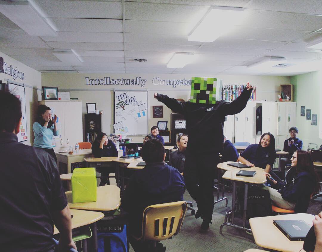 MTMSRegina's tweet photo. @mtmsgrade6 had a special visitor today who left some supplies so student’s can start crafting! Spatial thinking and pixel art in @Minecraft create an excellent opportunity for students to work on their mathematics and visual arts objectives! #minecraftcreeper #stem #MinecraftEdu https://t.co/bQu9K2WAxy