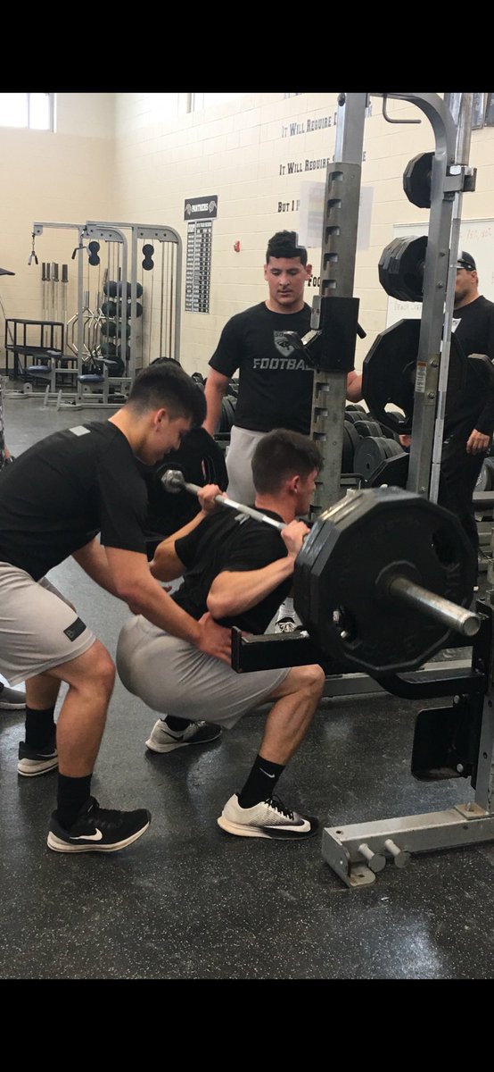 USPanthers's tweet photo. 🚨🐾PantherNation🐾🚨
Great Start to the Week!! 36 degree wind chill...Phase 3! Agility Day outside...4x5 in the weightroom!! #RISEwithUS #USGrinding https://t.co/8PLpH3NlCz