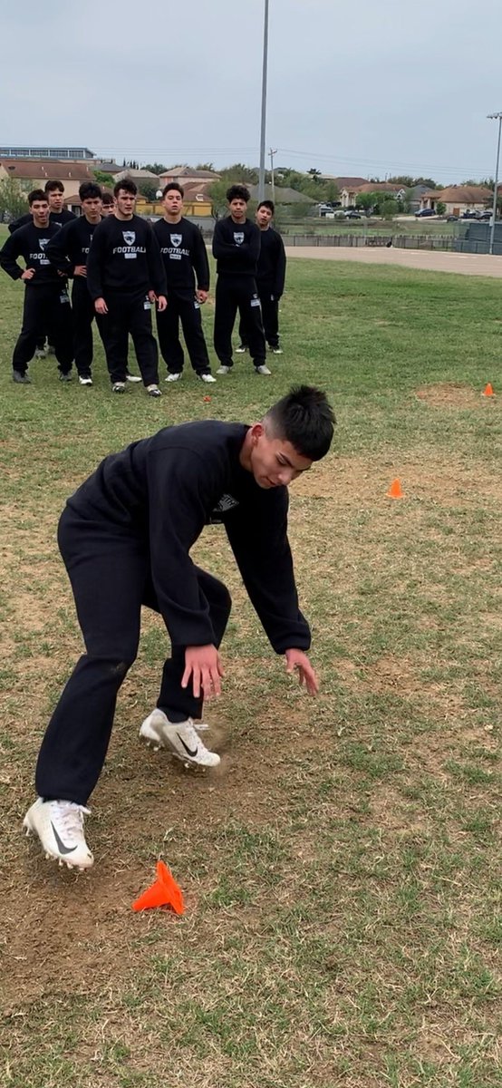 USPanthers's tweet photo. 🚨🐾PantherNation🐾🚨
Great Start to the Week!! 36 degree wind chill...Phase 3! Agility Day outside...4x5 in the weightroom!! #RISEwithUS #USGrinding https://t.co/8PLpH3NlCz