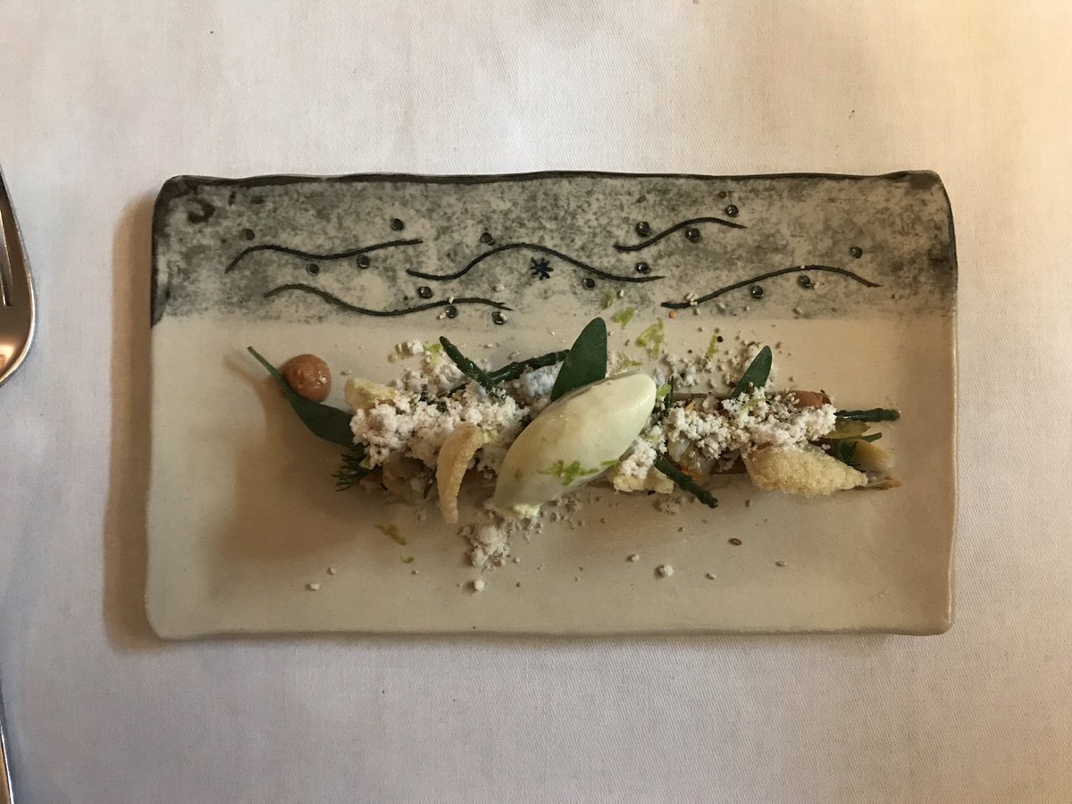 LeviVolansky's tweet photo. Excellent food and staff! Thank you @andrewpern @TheStaratHarome @stephen422smith @evapoppa #tastingmenu #YorkshireVintners https://t.co/qb9zA6UmXc