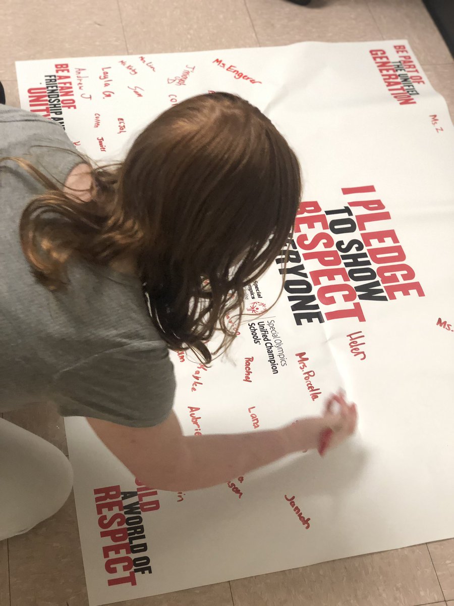 WFEPTA's tweet photo. Wake Forest Elementary pledging to show respect.  @wfe_ecs1 @WFEPTA @WFEPrincipal 

#Unity #Respect #NoMoreRWord #AWorldOfRespect #BePartOfTheUnifiedGeneration #BeAFanOfFriendshipAndUnity #BeAFanOfAcceptanceAndInclusion #BuildAWorldOfRespect

https://t.co/Q06AbP8GSM https://t.co/1NDfvuIGew
