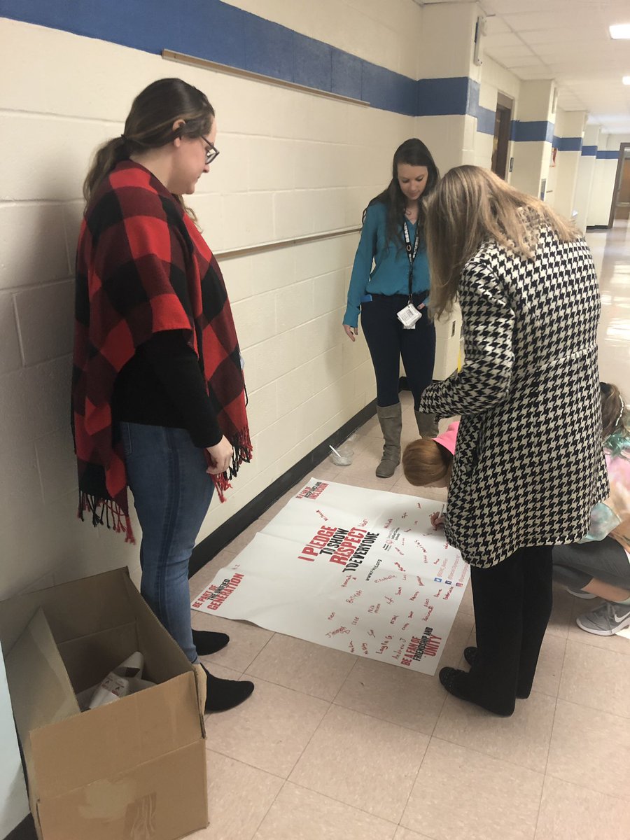WFEPTA's tweet photo. Wake Forest Elementary pledging to show respect.  @wfe_ecs1 @WFEPTA @WFEPrincipal 

#Unity #Respect #NoMoreRWord #AWorldOfRespect #BePartOfTheUnifiedGeneration #BeAFanOfFriendshipAndUnity #BeAFanOfAcceptanceAndInclusion #BuildAWorldOfRespect

https://t.co/Q06AbP8GSM https://t.co/1NDfvuIGew