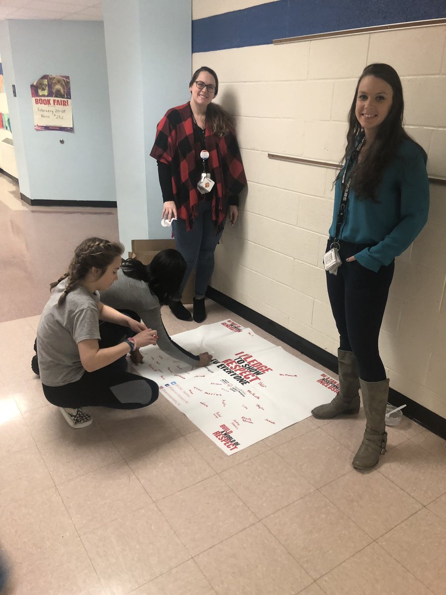 WFEPTA's tweet photo. Wake Forest Elementary pledging to show respect.  @wfe_ecs1 @WFEPTA @WFEPrincipal 

#Unity #Respect #NoMoreRWord #AWorldOfRespect #BePartOfTheUnifiedGeneration #BeAFanOfFriendshipAndUnity #BeAFanOfAcceptanceAndInclusion #BuildAWorldOfRespect

https://t.co/Q06AbP8GSM https://t.co/1NDfvuIGew