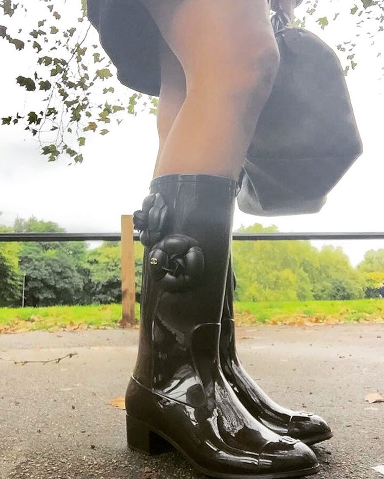 Fashionfromuk on X: Stylish CHANEL Camellia Flower rain boots SZ 36, a  must have for rainy days ☔️👢 . . . . . #chanelrainboots #chanelwellies  #chanelboots #chanelshoes #rainboots #chanel #londonfashion #fashion #ootd  #fashionfromuk