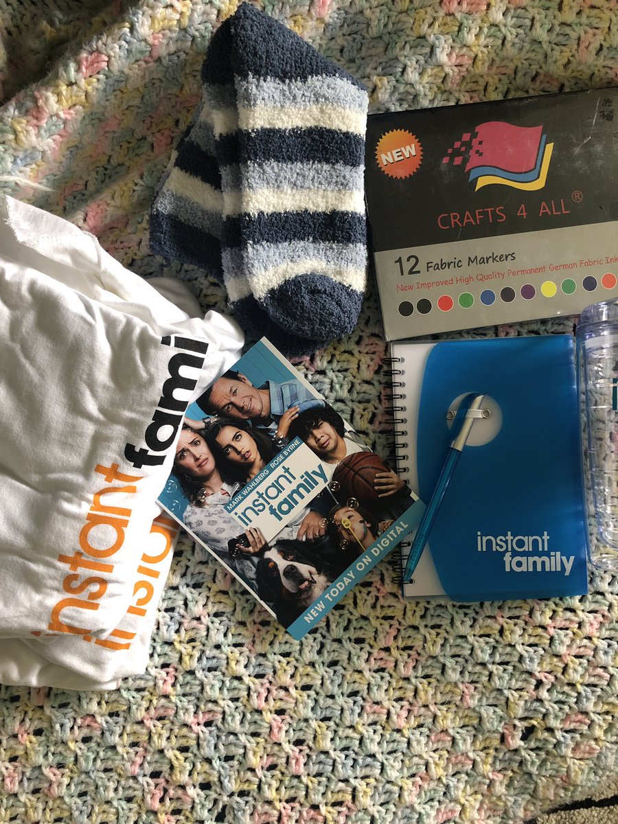 lamamacitablog's tweet photo. Just what I needed for this cold day. Journaling, arts and crafts and cozy feet. #InstantFamily @instantfamily #selfcare #blessed https://t.co/At0vQOflD9