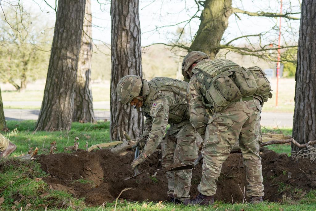 1RegtRMP's tweet photo. Mobility Support is another key role of the #RMP. A hard day of work putting Traffic Control Points in place ensured safe night transit of military vehicles. #teamone #ReadyForOps #britisharmy #training #yourarmyneedsyou @CO1RMP @1MPBrigade @THE_BLACK_RATS @1ArmdInf @243procoy https://t.co/3hmIerlJIo
