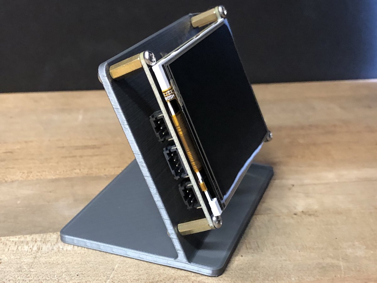 This stand is so sweet, <a href="/ecken/">Noé Ruiz</a> <a href="/videopixil/">Pedro Ruiz</a> !  I love the silver PLA from @meltink3d  // <a href="/adafruit/">adafruit industries</a> PyPortal