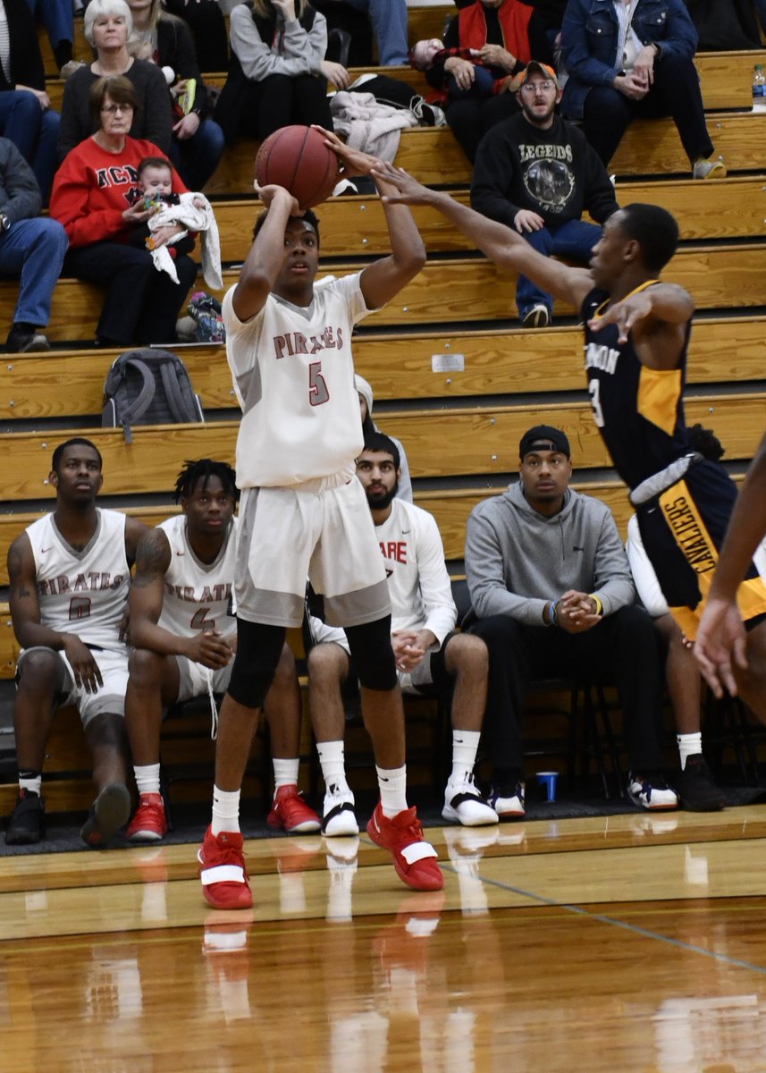 Coach_Es's tweet photo. Congratulations to Freshman Wing Quinan Rieves @KC_q on being selected to the NJCAA D2 All-Region 16 2nd Team.  Q is currently averaging 8.7ppg on 55.8% from the field.  Shooting 43.6% from 3 and pulling down 5.7 rebounds per game. https://t.co/mGJZBZdgO0