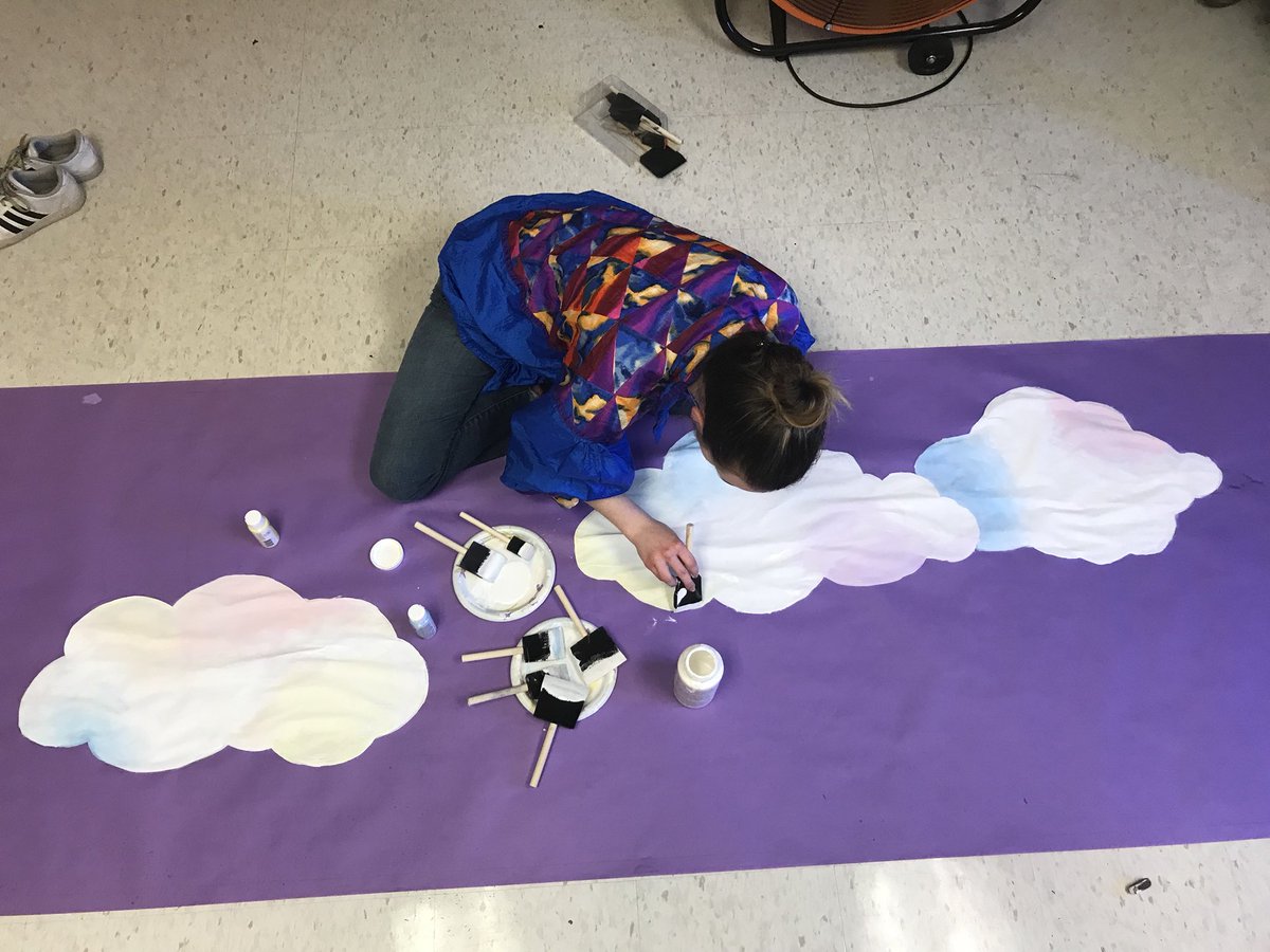 drama_rmhs's tweet photo. Publicity Crew hard at work on the banners for “A Midsummers Night Dream” 🌻🌖 https://t.co/FAlZj1sXPQ