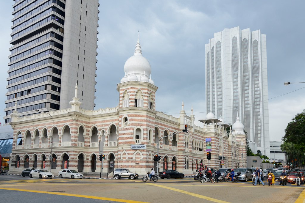 Educational exhibits showcase the history of textiles in #Malaysia housed in this historic #KualaLumpur building. While textile history may not be everyone's cup of tea, the gorgeous exterior is certainly worth a visit: bit.ly/2SIdVtZ
📸Jorge Láscar