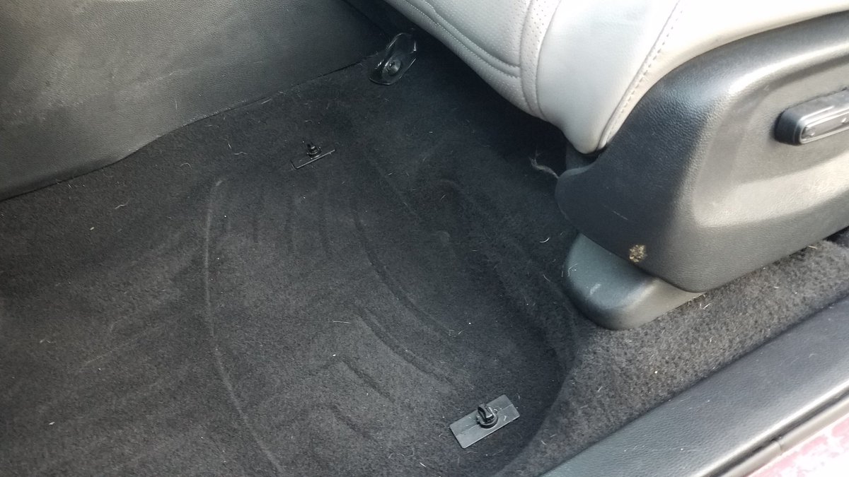 swanjohnson2's tweet photo. @USDetailPros This is apparently what you consider an "Elite Interior Detail." https://t.co/hmEfZpSZ1d
