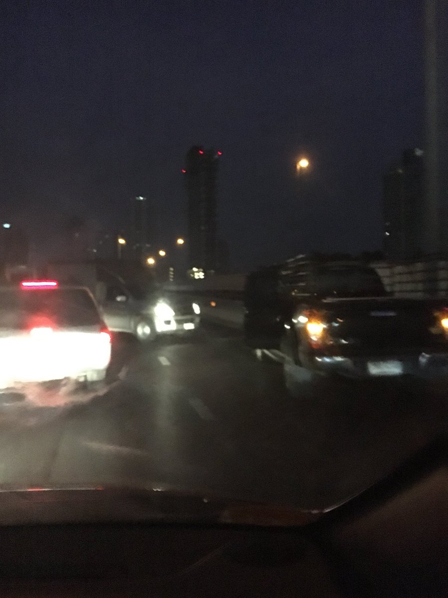 PongpanW's tweet photo. @fm91trafficpro 6:00น.อุบัติเหตุกลางสะพานตากสินขาออก กระบะ2คันเฉียวชนกันข้าง2ช่องกลางกับขวา https://t.co/QA1BJgYdAn