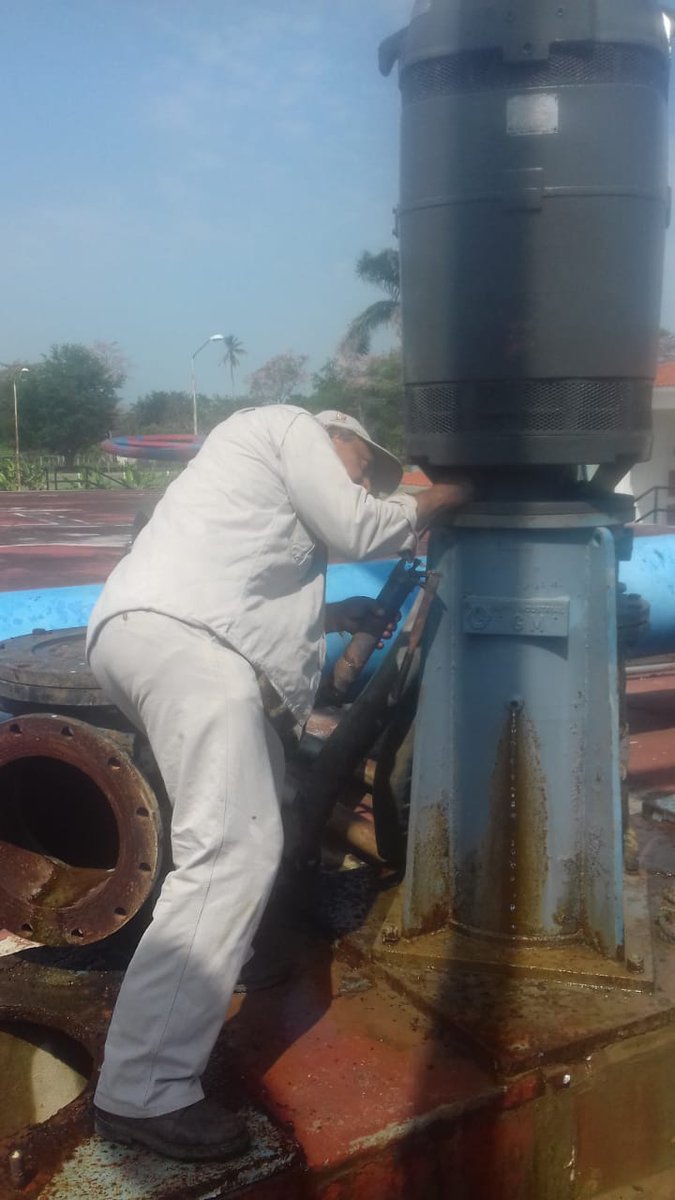 Mantenimiento preventivo a motores y engrasado de baleros realizados en la cisterna de rebombeo de #JalpadeMéndez
