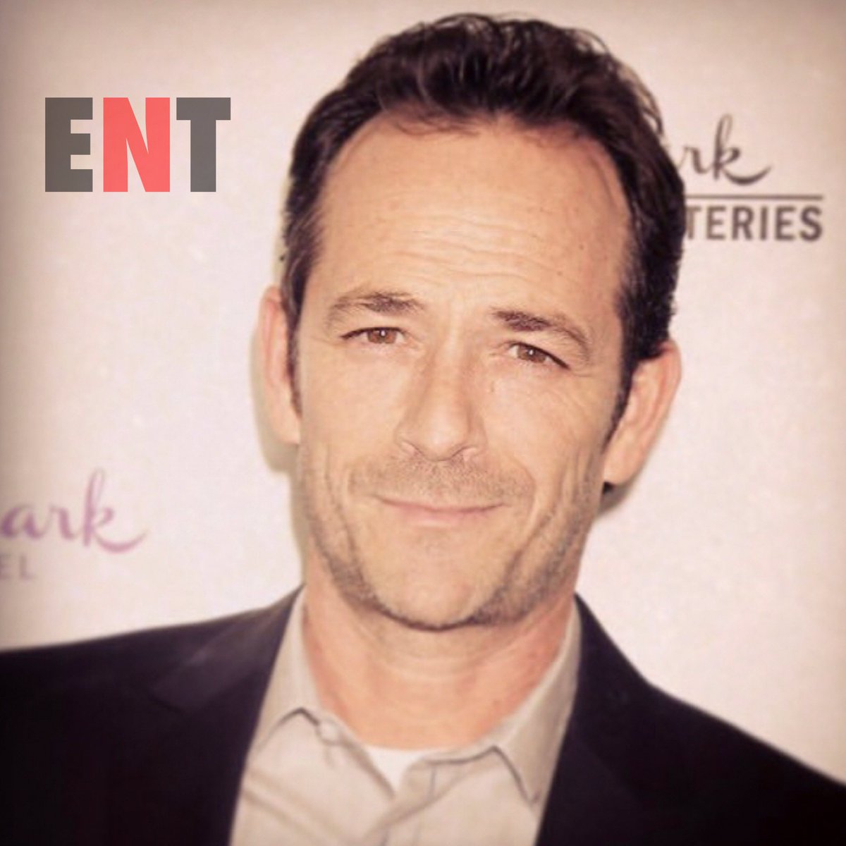 ENTNewsTalkTV's tweet photo. Luke Perry Dead at 52 After Suffering Stroke! 

Luke Perry, star of Riverdale but well known for his role as, Dylan McKay on "Beverly Hills, 90210", has died at age 52 after suffering a stroke.

#EntertainmentNewsTalk #LukePerry https://t.co/Ol39mmk3rs
