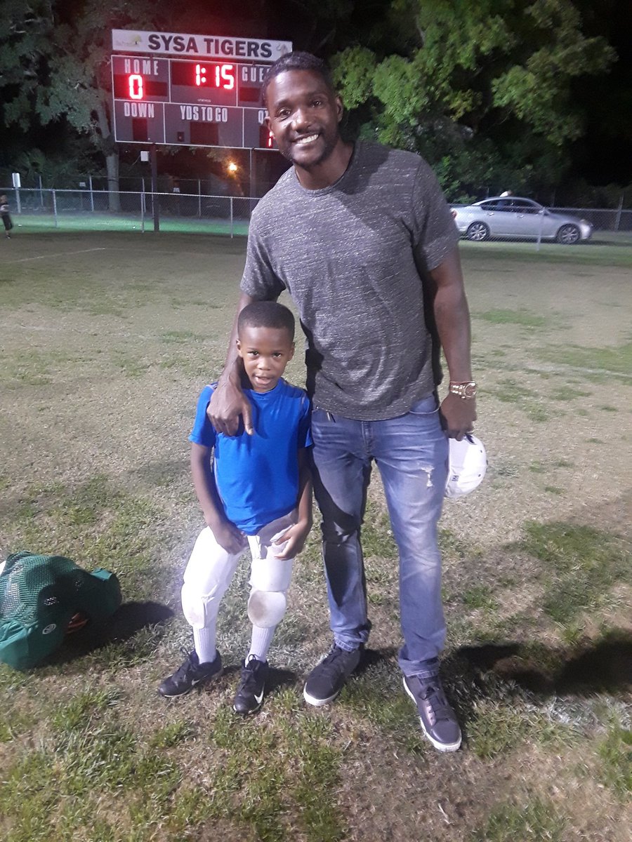 PaulLawrenceJr1's tweet photo. Uncle @justingatlin and Super Duit.. He stopped by the practice to check on him. https://t.co/Um8qlPERZH