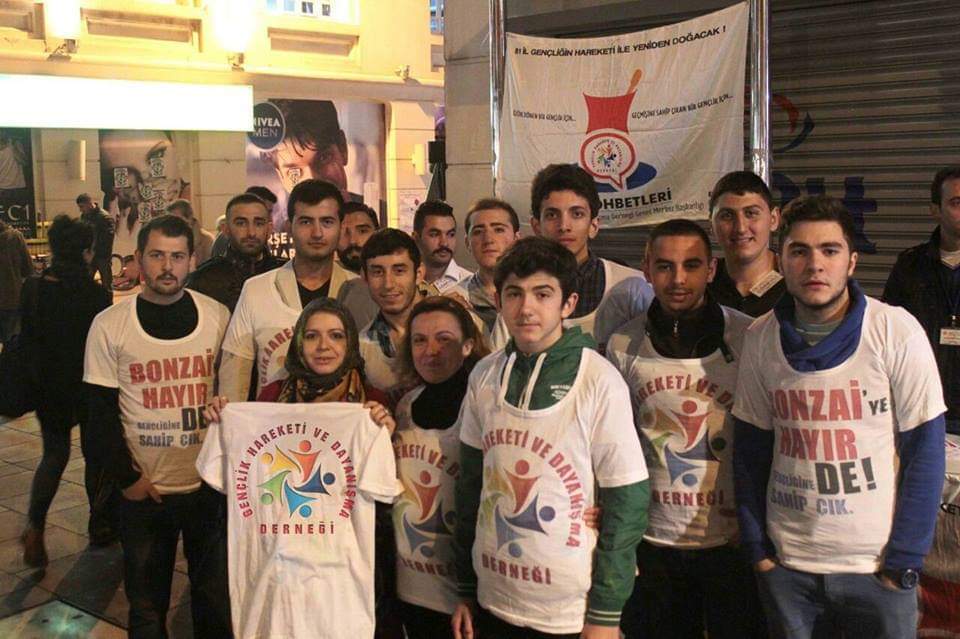 GhdGenelMerkez's tweet photo. Konuşan , Sorgulayan , Üreten....
Yere Düşen Ekmeği Öpüp Alnına Koyan...
Manevi Değerlerine Sahip Çıkan....
Ülkesinin ve Gençlerin Geleceğine Sahip Çıkan
O Gençlik Yeniden Geri Geliyor.....
Yeni Yönetim , Yeni Kadrolar ve Yeni Hedefler İle Sahaya İniyoruz. https://t.co/NjQAb8hInp